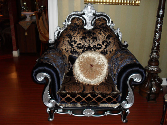 Van de de woonkamerbank van de Europees-stijlluxe bank van de de koffietafel de Franse stevige hout gesneden stof